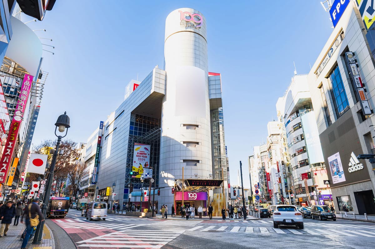「渋谷109」はなぜ街の顔となったのか?東急はY字路、西武は十字路を押さえた深いワケ