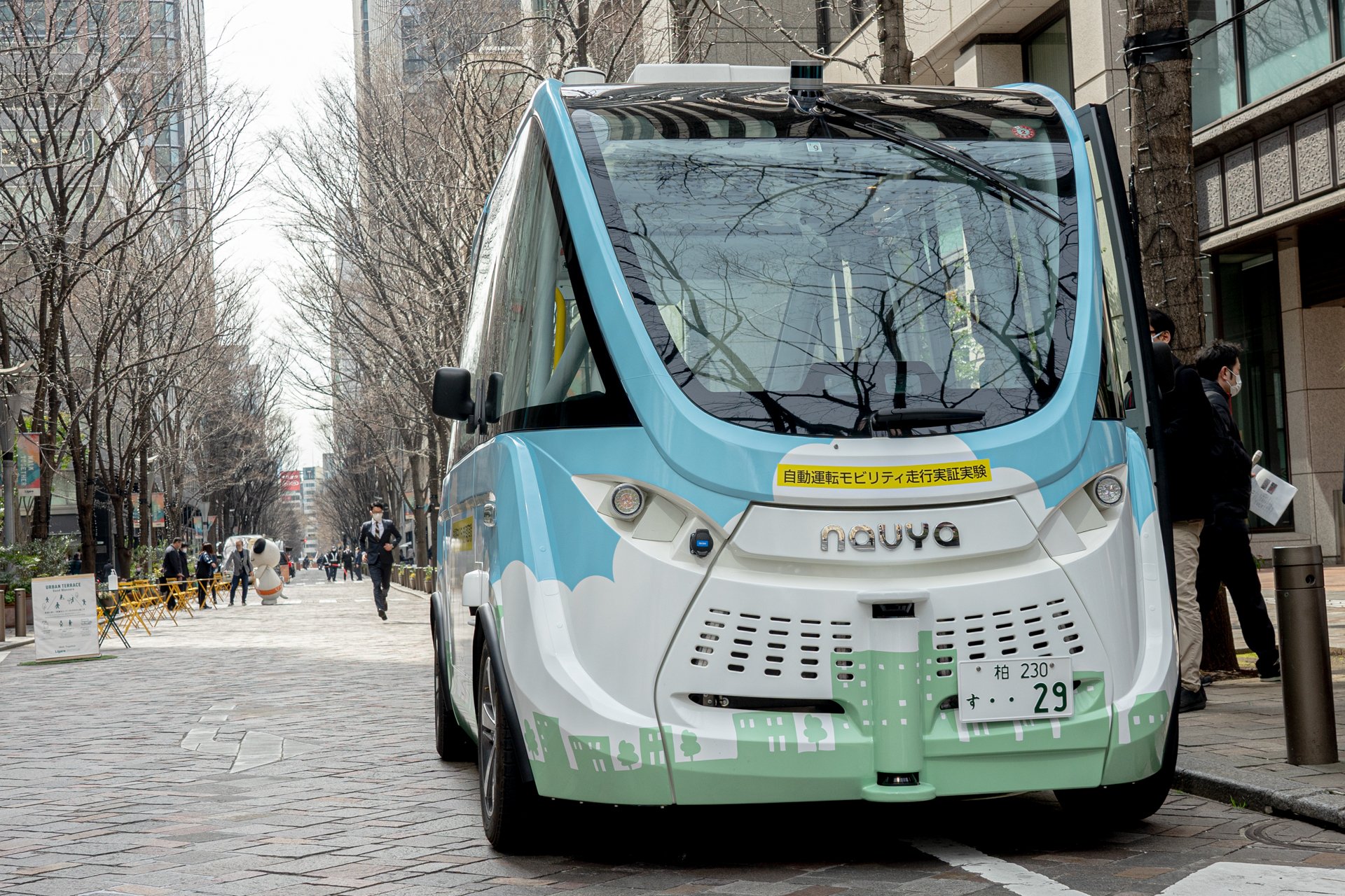 東京・丸の内エリアで自動運転バスを走行する実証実験が開始