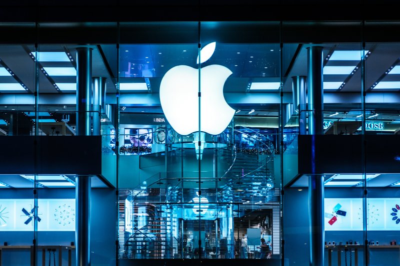 競合他社製品と比較して高額のiPhoneが、なぜ、いまだに高いシェアを誇っているのか?