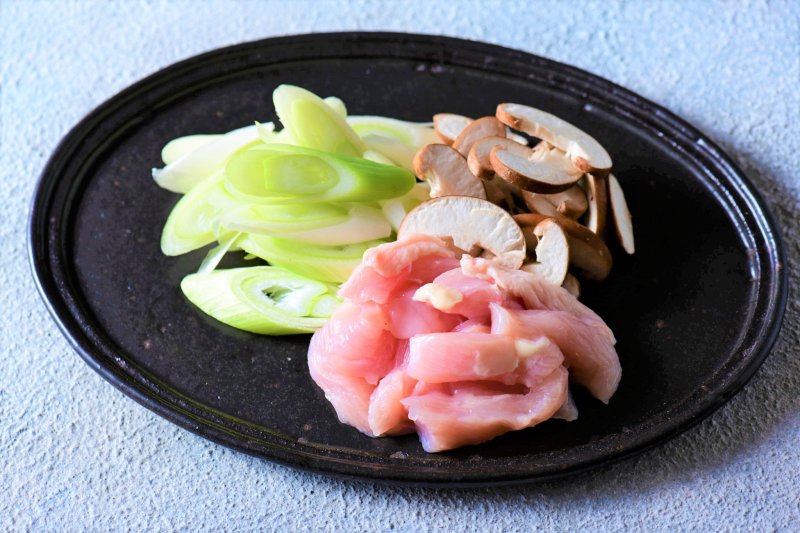 【カンタンなのに極上! レンチンレシピ】<br />生姜とごま油の香りが食欲をそそる!<br />あっという間にできる料亭風うどん
