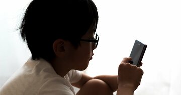 「子どものうつ」とSNS・ゲーム・動画の時間の関係は？小中学生2万人調査