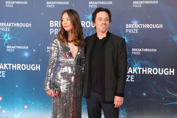 マスク氏がグーグル創設者妻と不倫か、友情崩壊