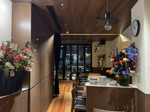 新しいお店は、旧店舗からわずか徒歩2分の場所。新築ビルの5階に入っています