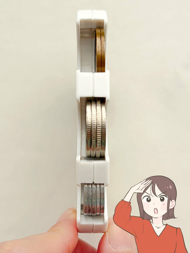 「すぐに小銭が出せる」「お財布がスッキリ」セリアで見つけた”天才コインホルダー”便利すぎて感動した!「コンパクトで使い勝手いい~」