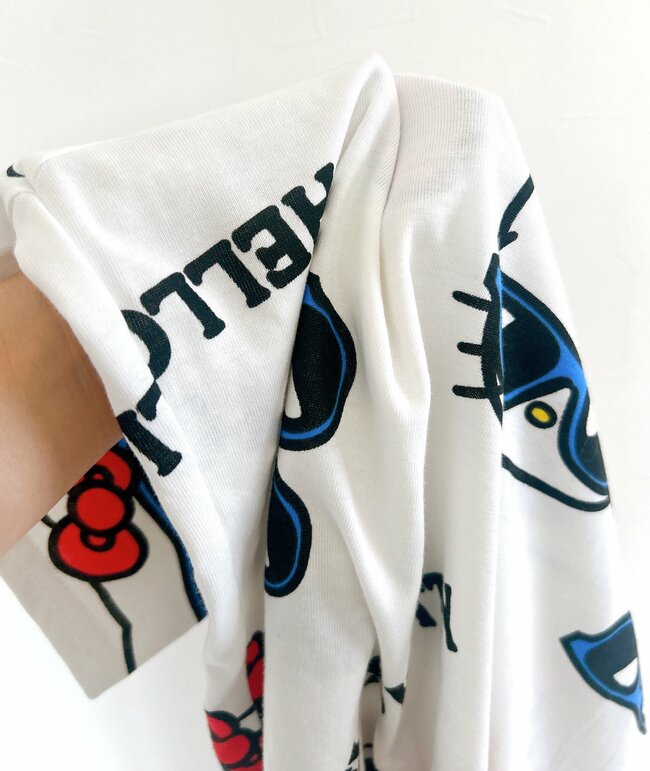 こんなキティちゃん、見たことない…!しまむら×サンリオの「古着っぽトップス」1枚着るだけで大人かわいいんです!