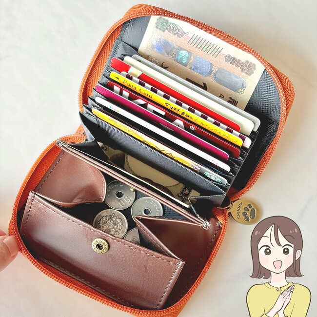 カードや診察券が37枚入った…!しまむら×スヌーピーの“ポケットたくさん財布”ガバッと開いて、お会計がスムーズです!