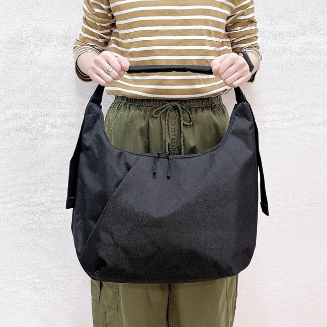 1泊分の荷物が入って優秀！無印良品の「疲れにくい大容量バッグ」ふっくらしたフォルムが可愛い！《購入レビュー》
