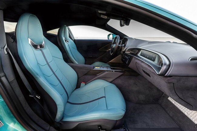 フェラーリ・アマルフィ前席