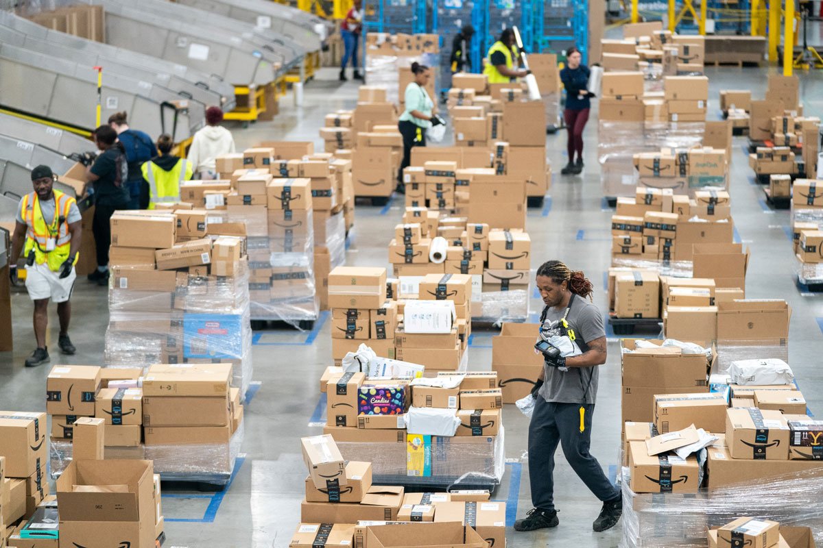 アマゾン、年末商戦前に「休み明けの憂うつ」