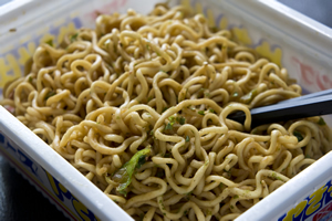 休日の乱れた食事があなたの疲労感を増幅させる