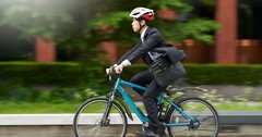 「ダサいどころか、すこぶるおしゃれ!」 自転車用ヘルメットにハマった40代“ヘル中年”が感嘆するワケ