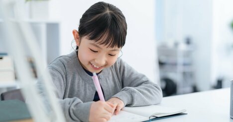 冷蔵庫に貼ると頭が良くなる？ 子どもの思考力が育つ「お家ルール」