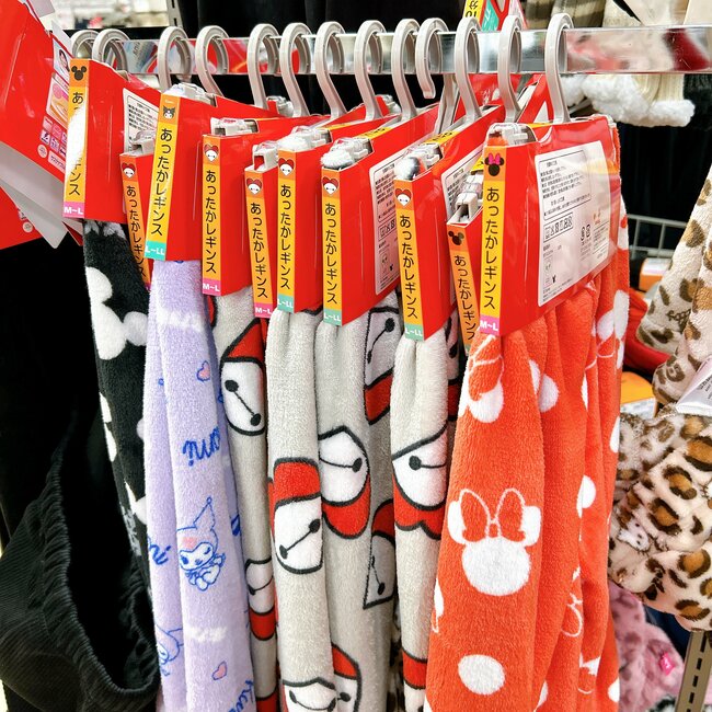 シュールすぎて笑った！しまむら×ハローキティの「履くホカロン」ふんわり暖かくて、ずっと着ていたい！