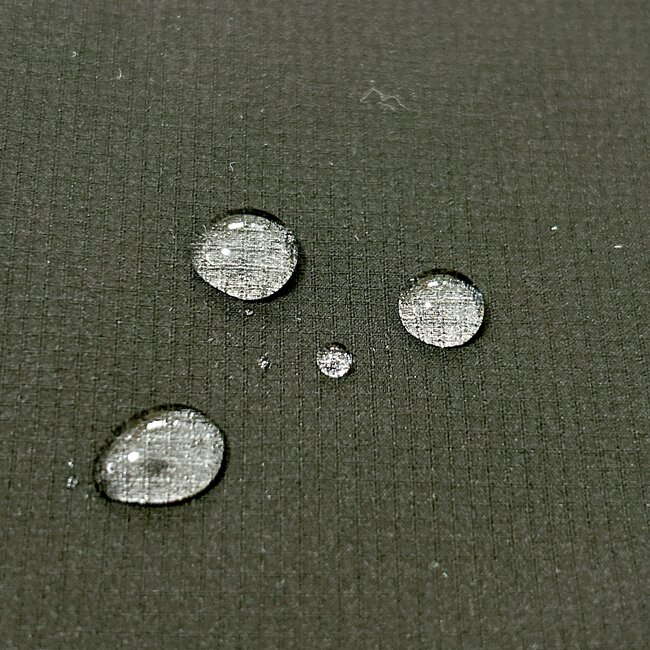 考えた人、天才じゃん！ワークマンの“花粉対策アウター”が1900円とは思えない実力！「ティッシュが常備できる」「2色買いました」