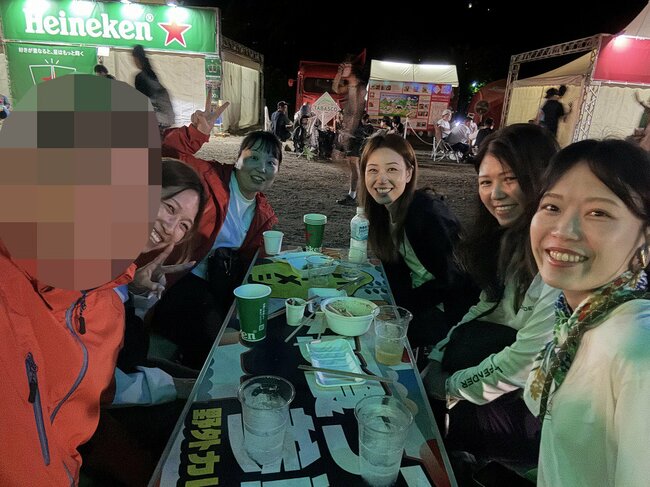 しかも今回は、ご覧の美女軍団とご一緒させていただいた