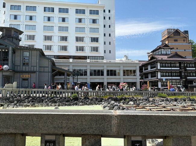 「廃墟に苦しむ鬼怒川」と「若者でにぎわう草津」温泉街の明暗を分けた決定的な違い