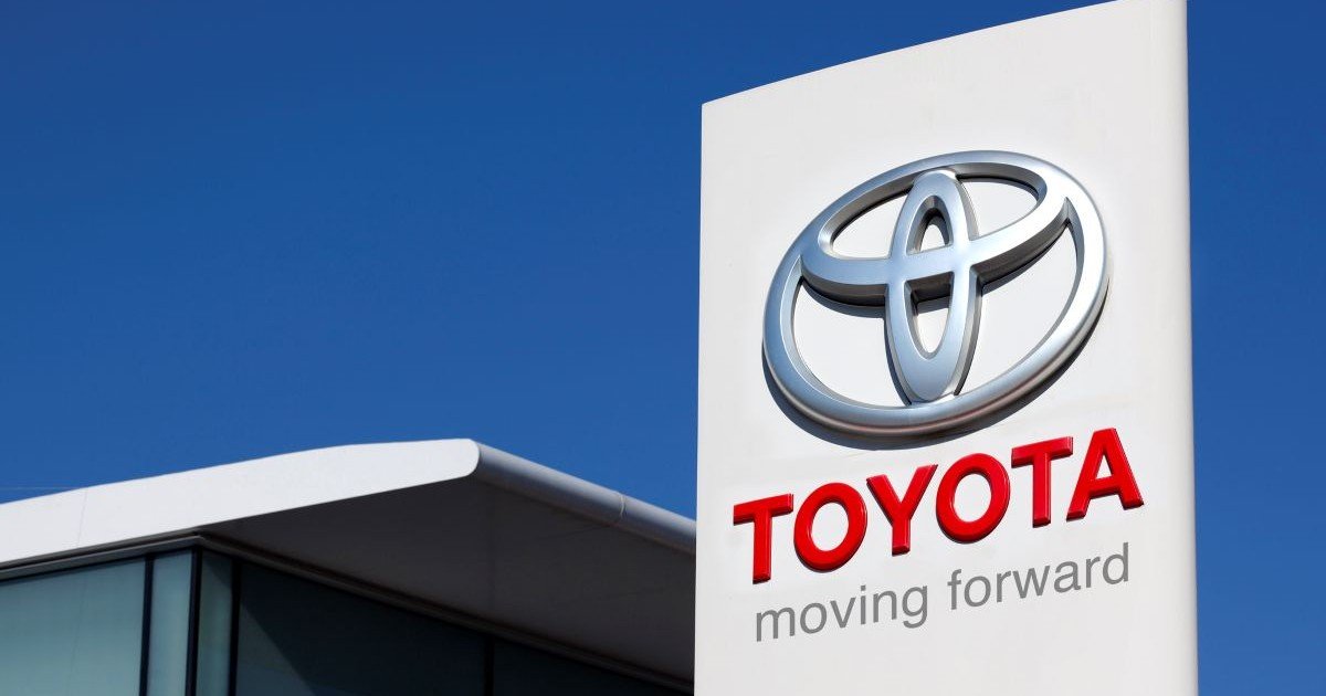 トヨタが合意した日野自動車の経営統合、“裏の標的”が「テスラとBYD」だと言えるワケ