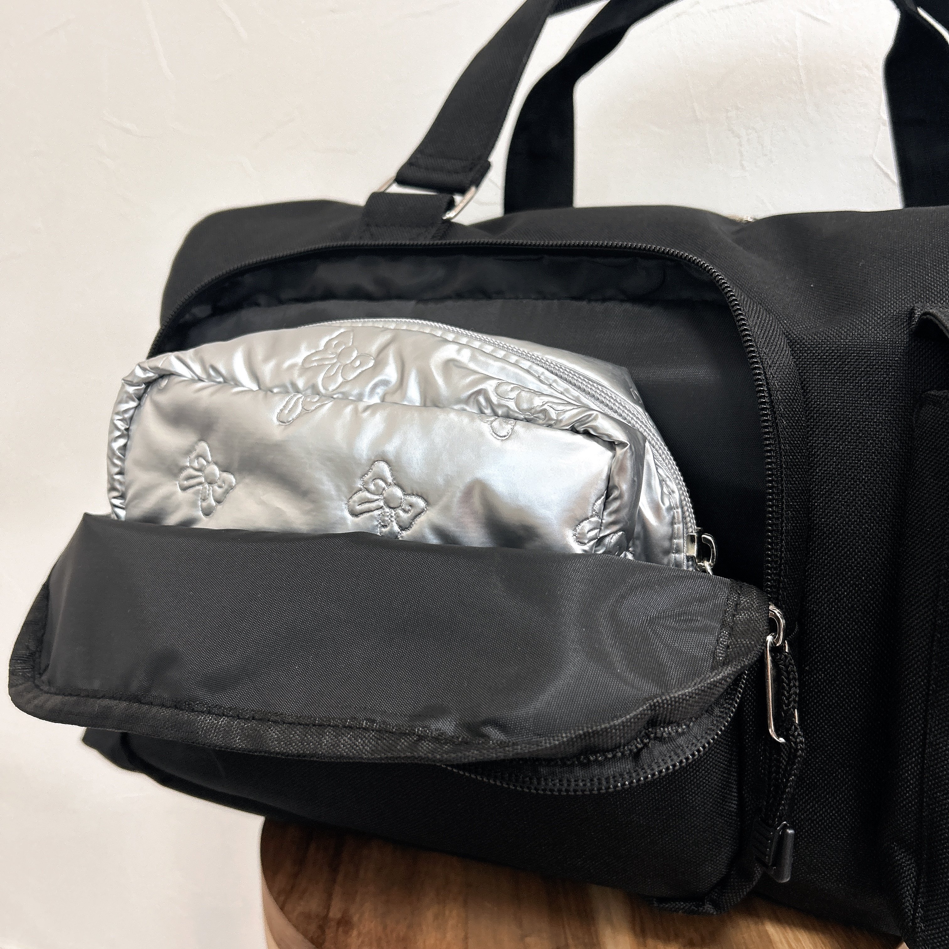 3泊分の荷物が入った！しまむらで見つけた「スヌーピーのボストンバッグ」今っぽいデザインがオシャレだし、2970円で買えるのすごい！