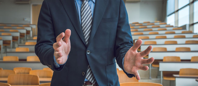 大学内では教授の権力は大きい