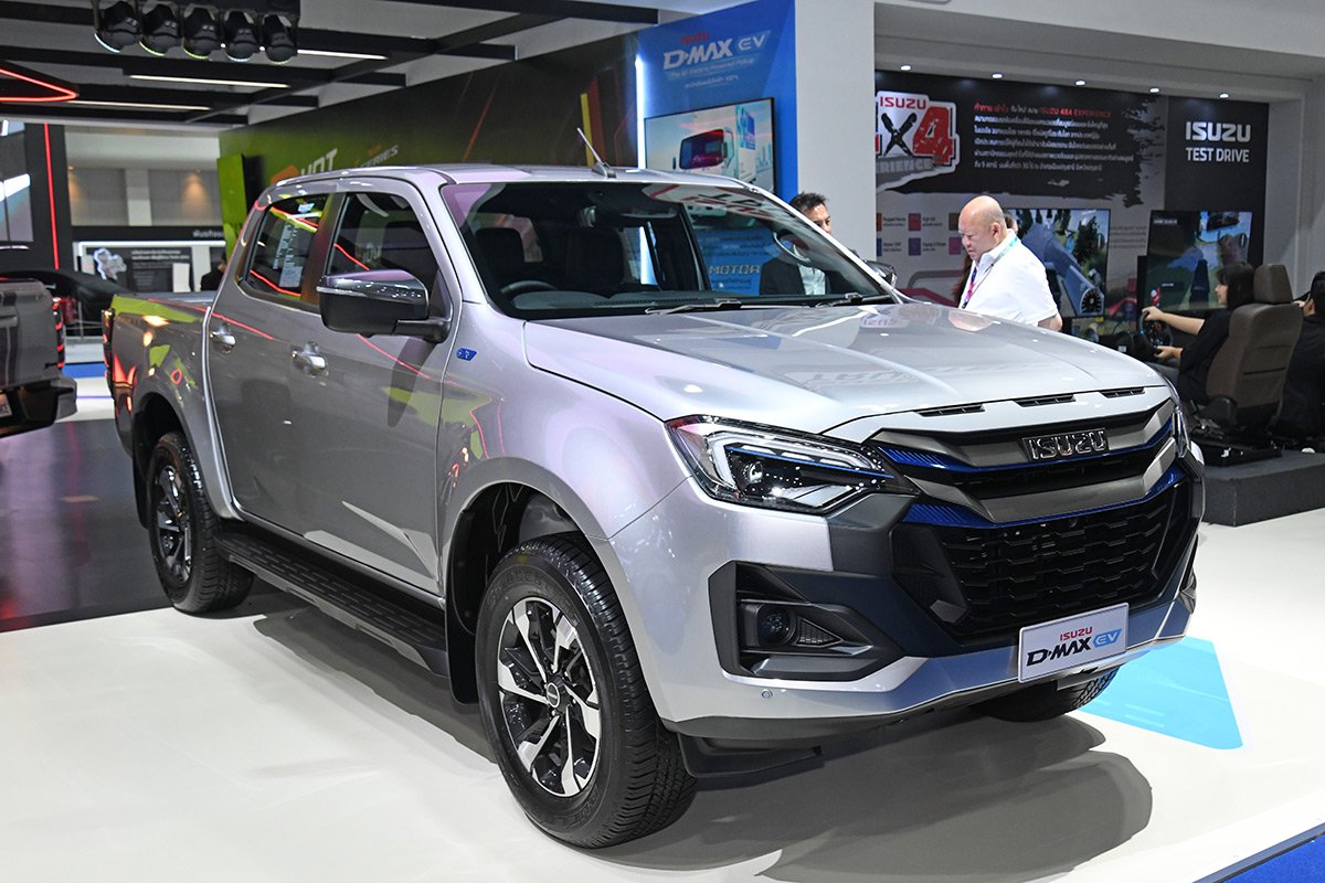 いすゞのピックアップトラックD-MAXのEV版。昨年夏に発売。140kWのフルタイム4WDで、263km（WLTP）の航続距離