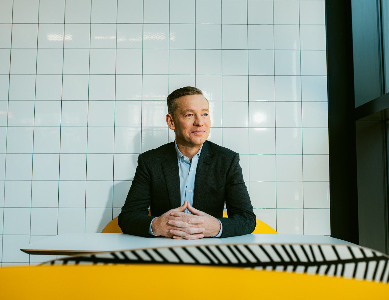 マクドナルドのケンプチンスキーCEOは「老いも若きも、富める人も貧しい人も、あらゆる層にサービスを提供しなければならない」と話す