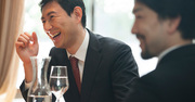 「同僚と連れだってランチに行く人」は疲れやすい