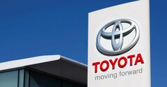 トヨタが合意した日野自動車の経営統合、“裏の標的”が「テスラとBYD」だと言えるワケ