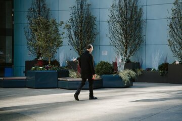 米労働市場に暗雲、採用鈍化やレイオフ計画で