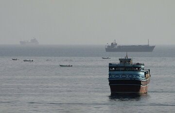 イラン、海峡再開の条件に米軍艦の排除主張