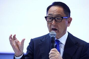 【社説】トヨタのEV対応、異端視され標的に
