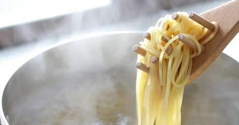 スパゲティを茹でるとき塩を入れるのはなぜ？役に立って面白い「麺の話」