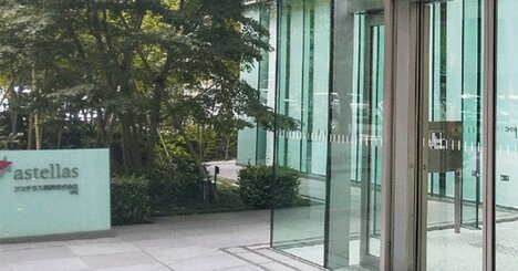 アステラス製薬「5年連続下方修正」の次は「中計未達」？岡村社長を襲う25年度の試練