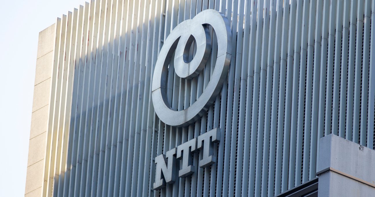 競争の激しい通信業界で、NTTの株価が10年連続で安定成長している理由とは？