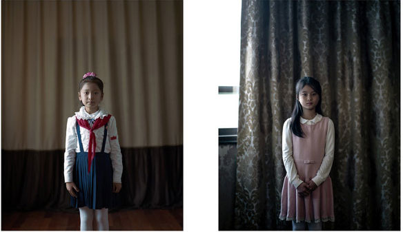 少女が佇む2枚の写真