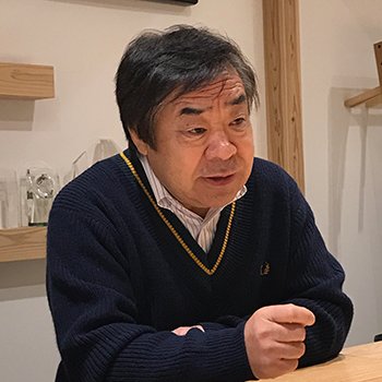 曲がらないと思われていた金属を曲げて使う発想で大ブレイク