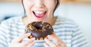 「毎日カロリー制限」より「週4日食べ放題」の方が痩せる!?新研究が示す驚きのダイエット効果