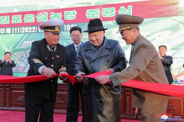 正恩氏、ミサイル連発も苦しい国内事情