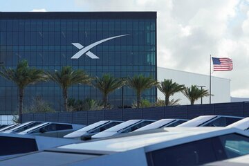 テスラとスペースX、合併協議へ委員会設置　マスク氏が表明