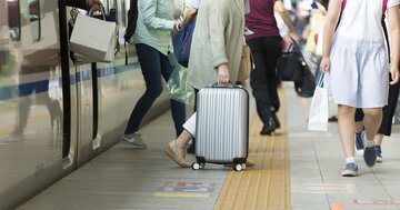 今年の年末、帰省する? しない?『「育ちがいい人」だけが知っていること』の著者に聞いてみた