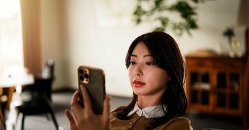 ネットで「ニュースを読む人」と「ショッピングをする人」ストレス度合いの意外な違い【新研究】