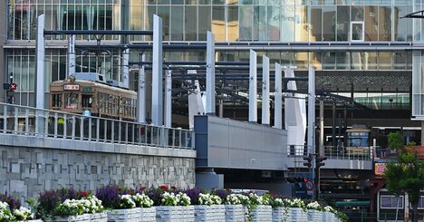 広島電鉄「駅前大橋ルート」開業…100万都市で地下鉄ではなく路面電車が走り続けるワケ