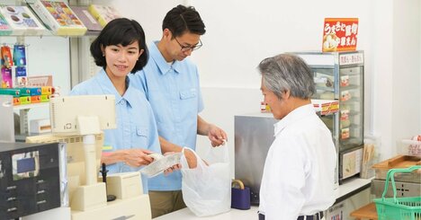 「モタモタするな！」コンビニで丸めたお札を投げつけ暴言を吐く客→グッとこらえて何と言い返す？