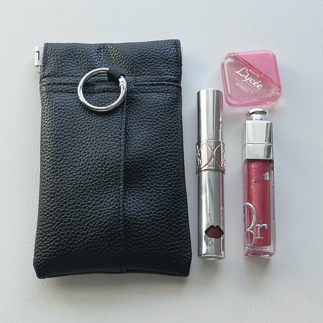 「即買いでした!」「なんて理想的」3COINSの“ゴミ箱にもなるティッシュポーチ”ありそうでなかった名品です!「花粉の季節に大活躍」