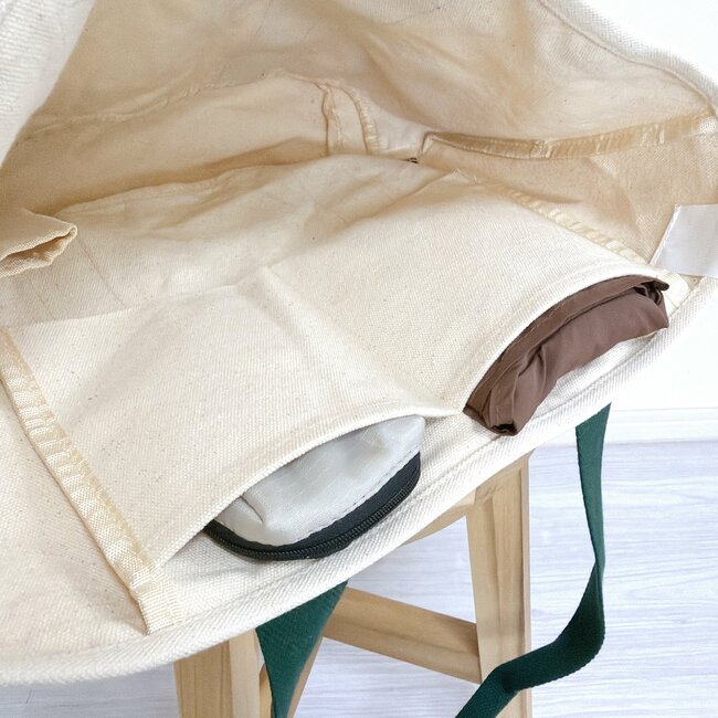 1泊分の荷物が入った…！スターバックスの「大容量トートバッグ」がポケットたくさんで使いやすい！スタバっぽい配色がかわいいし、3000円とお手頃なのも嬉しい！《購入レビュー》