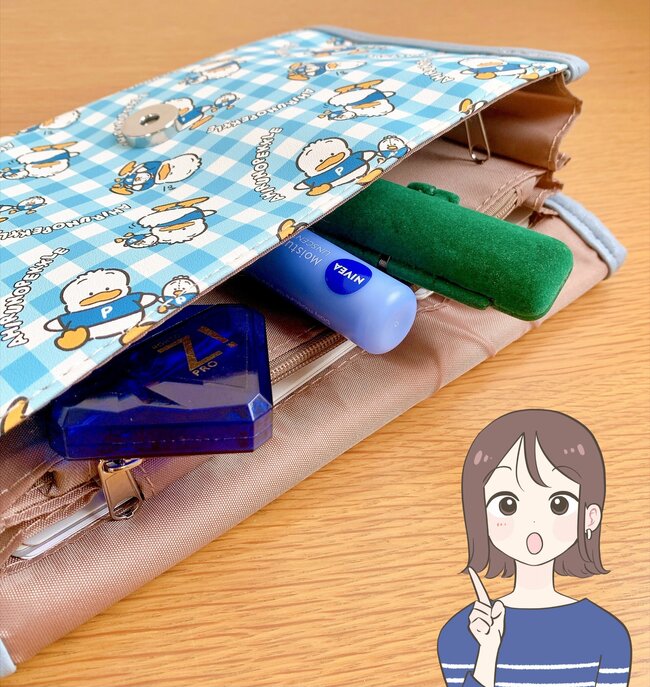 【しまむら】お薬手帳と診察券45枚がスッポリ！1089円の「ポケットたくさんケース」昭和レトロなデザインがたまらない！《購入レビュー》