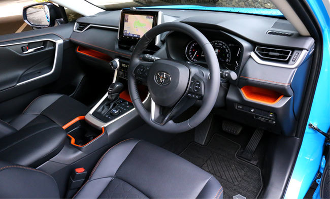 トヨタRAV4アドベンチャーのインパネ
