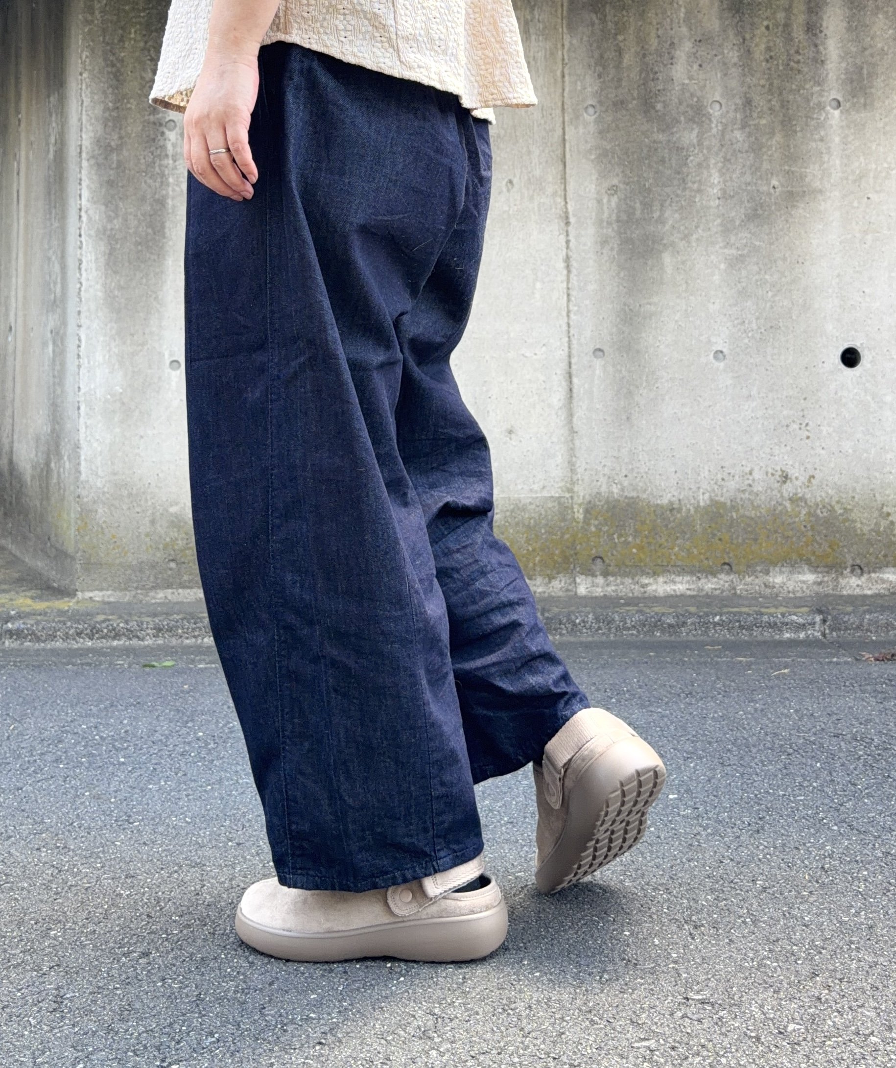 「久々に即買い商品!」スポッと履けて楽ちん!無印良品の“ぽってりサンダル”履き心地もバツグン!「シルエット可愛すぎる!」「色も大人な感じ」《購入レビュー》