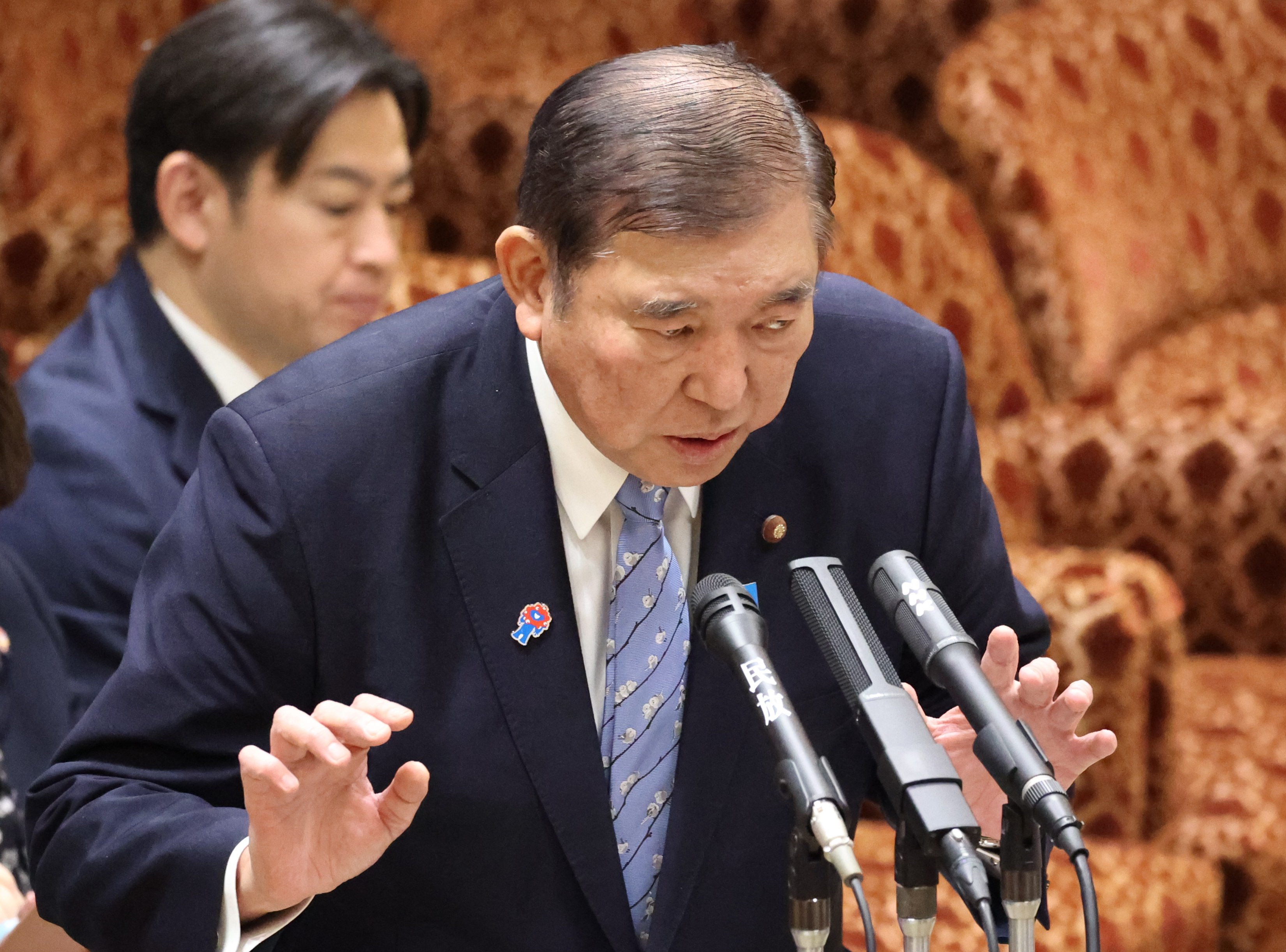 石破首相の“商品券配布”で誰もツッコまない、「お土産のセンスが悪い」という大問題