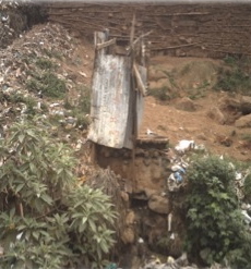 劣悪トイレ事情の改善に挑む <br />ケニアで進めるリクシルの“水なしトイレ”