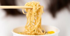 【生産者さんと本気で考えた！】カップラーメンに生で大量に入れるとおいしいものベスト1